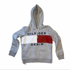 Tommy Hilfiger Women’s Essential Logo Hoodie